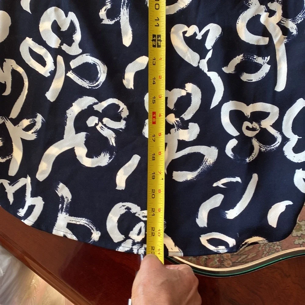 J. Crew 365 women top size 0, navy with white patterns